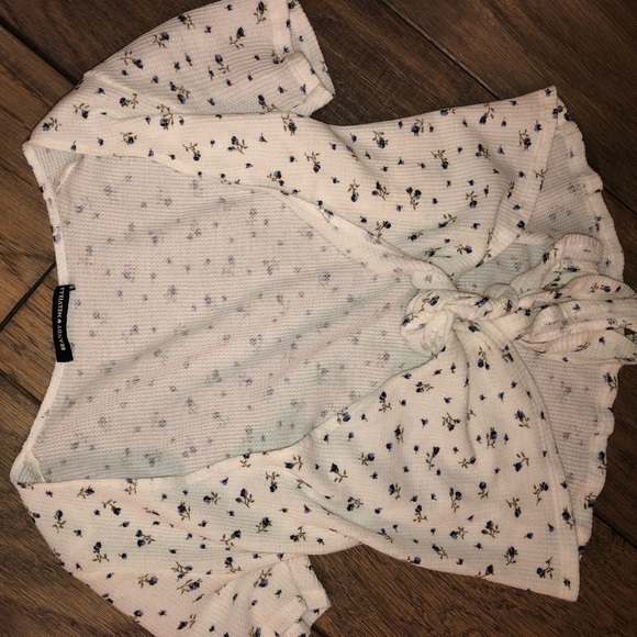 Brandy Melville Tops - Brandy Melville Floral Wrap Top